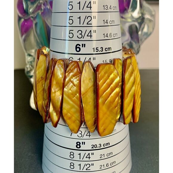 Vintage Hand carved Golden Abalone MOP panel stretch bracelet, Unsigned - Picture 2 of 3